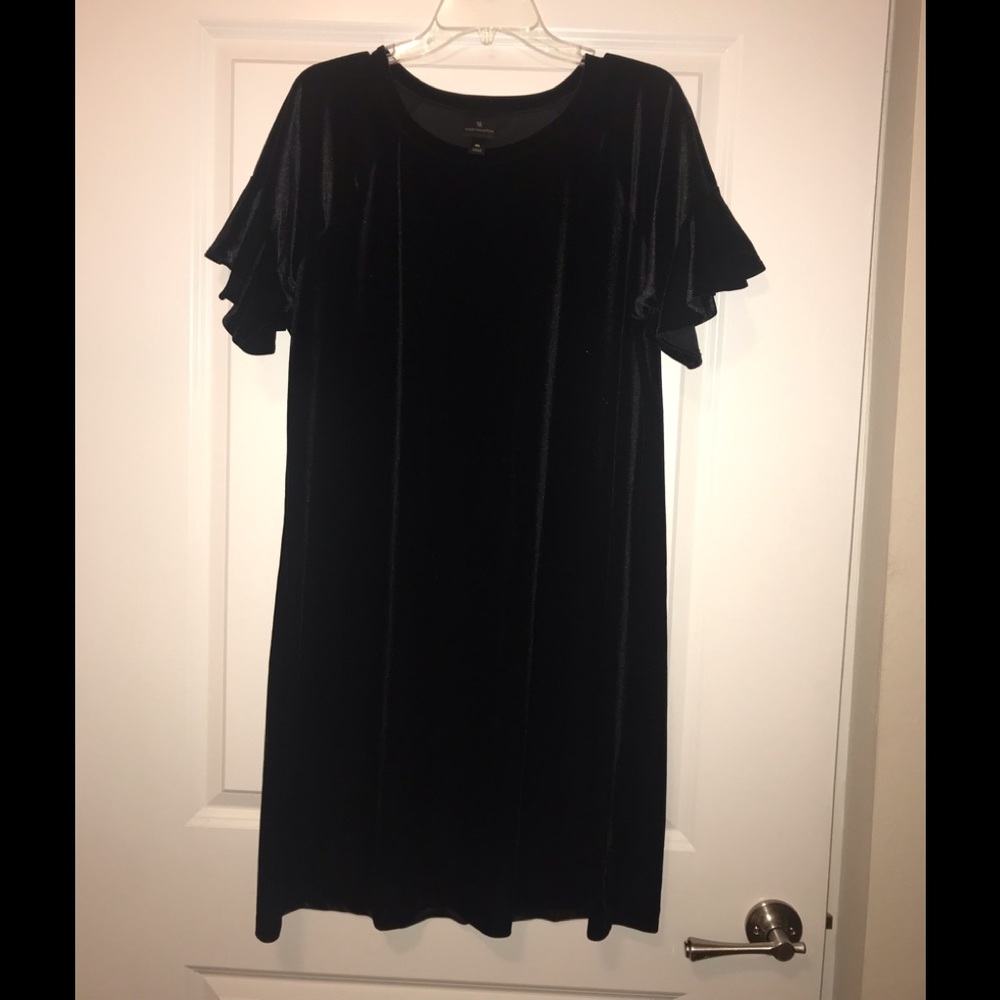 BRAND NEW VELVET BLACK DRESS 🖤